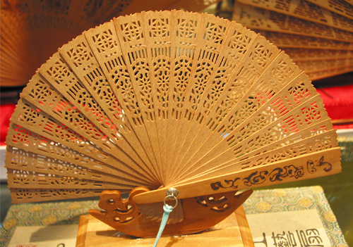 檀香扇